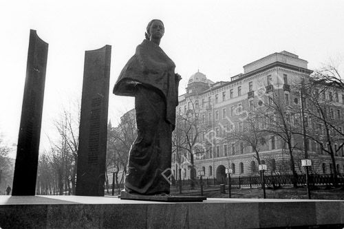 М памятник Н Крупской Сретенский б 1987г